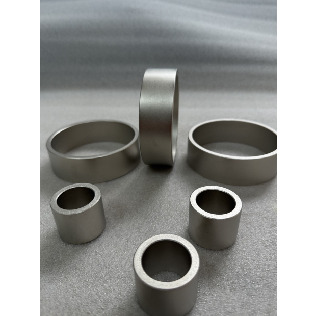 鐵鈷鎳合金鍍鎳層耐磨與抗腐蝕性能細節展示