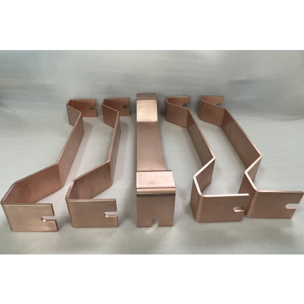 折彎銅排清洗後亮銅色外觀 — 接觸端乾淨、導電面無殘留物