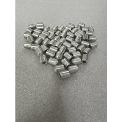 鋁合金螺牙件鍍錫前原始外觀，尚未經活化或脫脂處理，用於鋁材鍍錫加工前的基準比較。